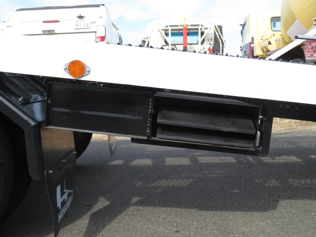 補助道板を格納した状態です。|いすゞ エルフ 2RG-NPR88AN(2WD)の写真15