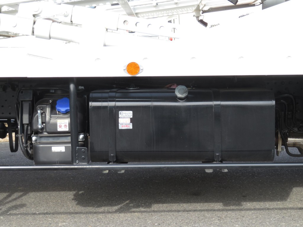 燃料タンクは100Lです。|いすゞ エルフ 2RG-NPR88AN(2WD)の写真17