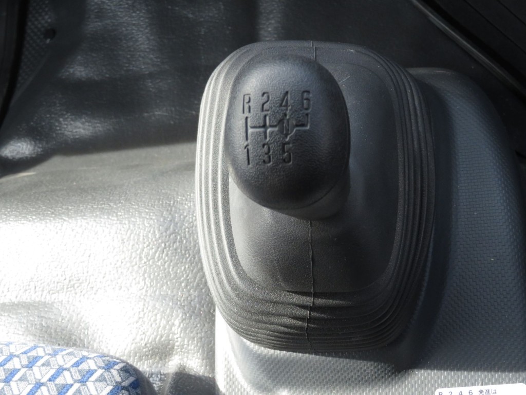 いすゞ エルフ 2RG-NPR88AN(2WD)の写真20