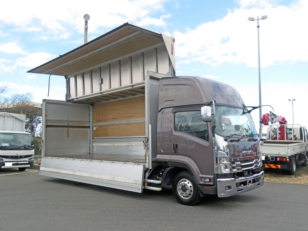 いすゞ フォワード 2RG-FRR90T2(2WD)の写真2