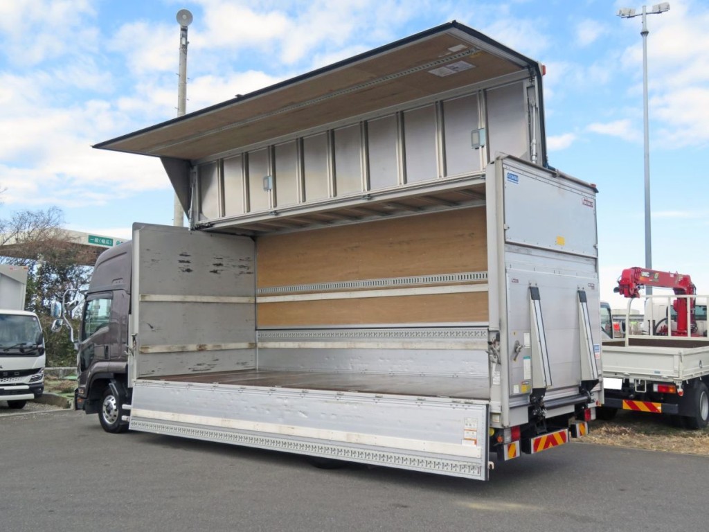 いすゞ フォワード 2RG-FRR90T2(2WD)の写真3