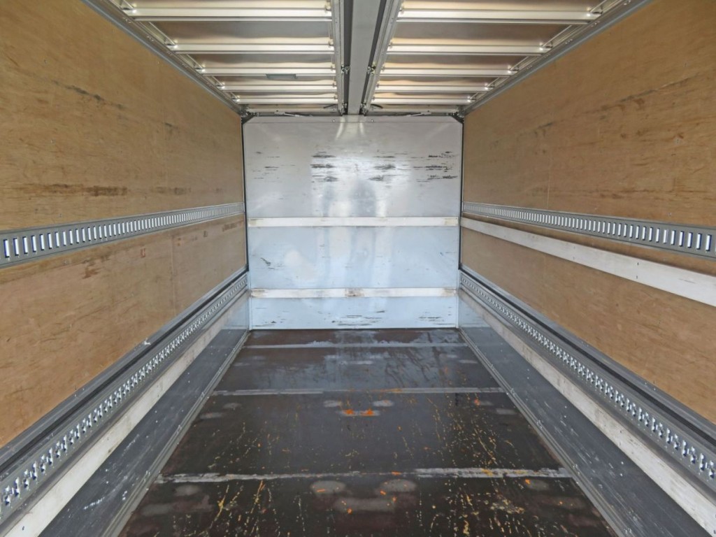 いすゞ フォワード 2RG-FRR90T2(2WD)の写真9