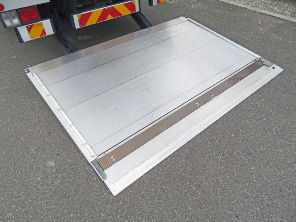 いすゞ フォワード 2RG-FRR90T2(2WD)の写真11