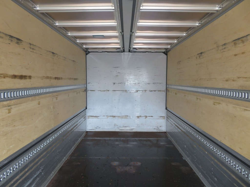 いすゞ フォワード 2RG-FRR90T2(2WD)の写真9