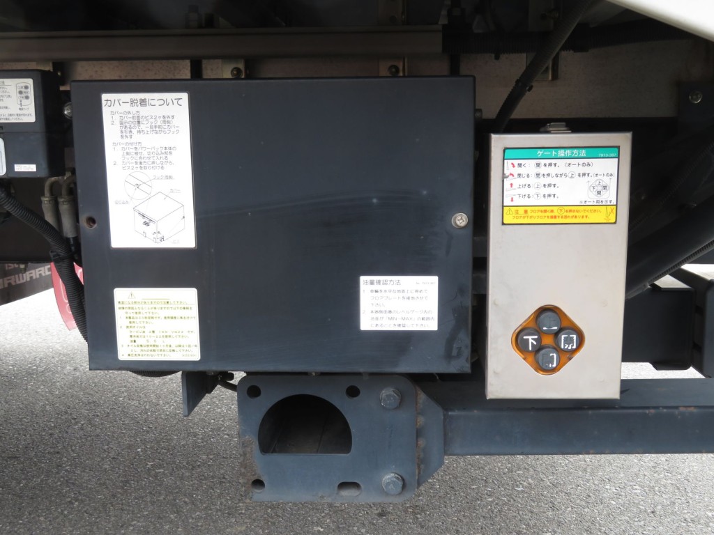 ゲートの操作スイッチです。|いすゞ フォワード 2RG-FRR90T2(2WD)の写真11