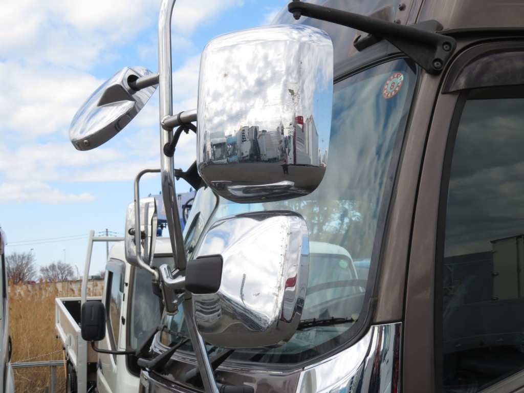 助手席側サイドミラーカバーにキズがあります。|いすゞ フォワード 2RG-FRR90T2(2WD)の写真13