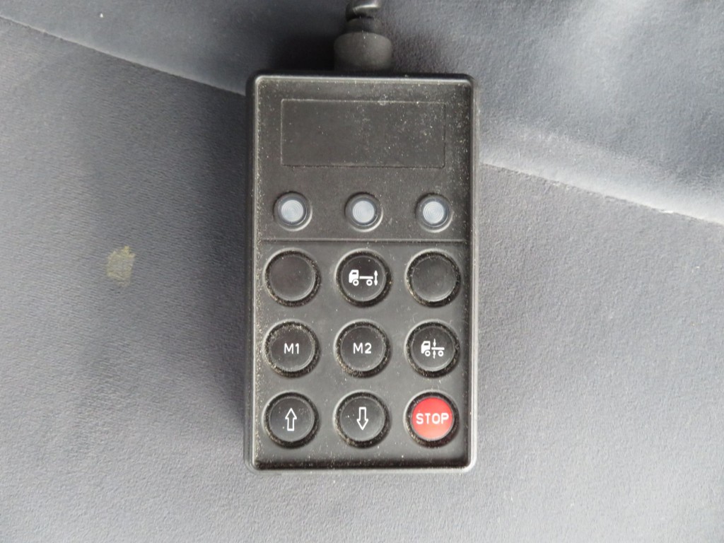 エアサスのコントローラーです。|いすゞ フォワード 2RG-FRR90T2(2WD)の写真20