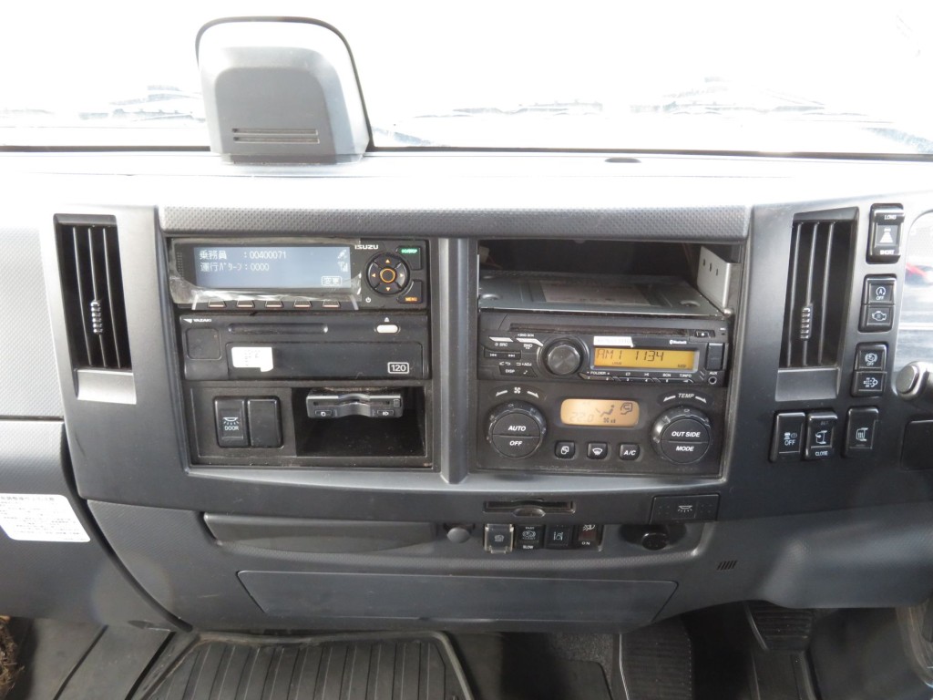 インパネ周りの状態です。|いすゞ フォワード 2RG-FRR90T2(2WD)の写真29
