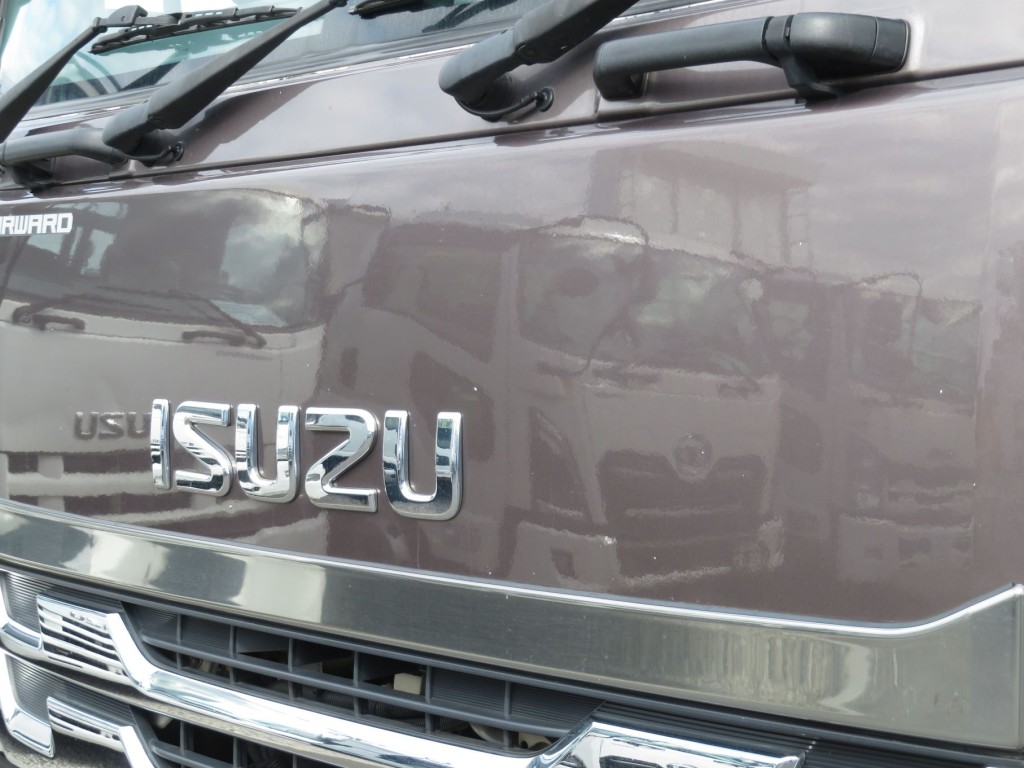 フロントパネル各所に小キズがあります。|いすゞ フォワード 2RG-FRR90T2(2WD)の写真31