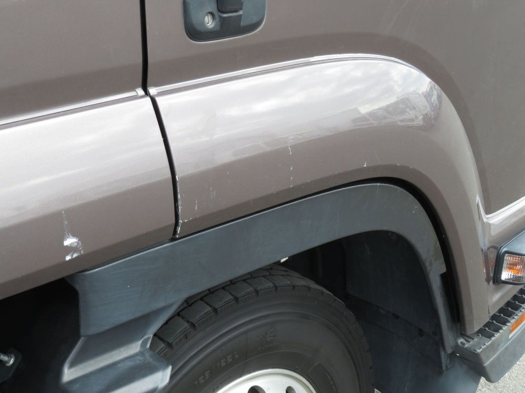 運転席ドアフェンダーにキズがあります。|いすゞ フォワード 2RG-FRR90T2(2WD)の写真36
