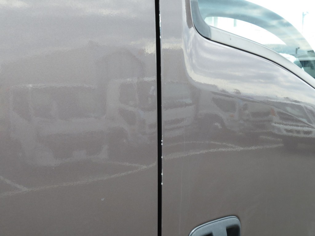 運転席ドアの後端に細かいキズがあります。|いすゞ フォワード 2RG-FRR90T2(2WD)の写真37