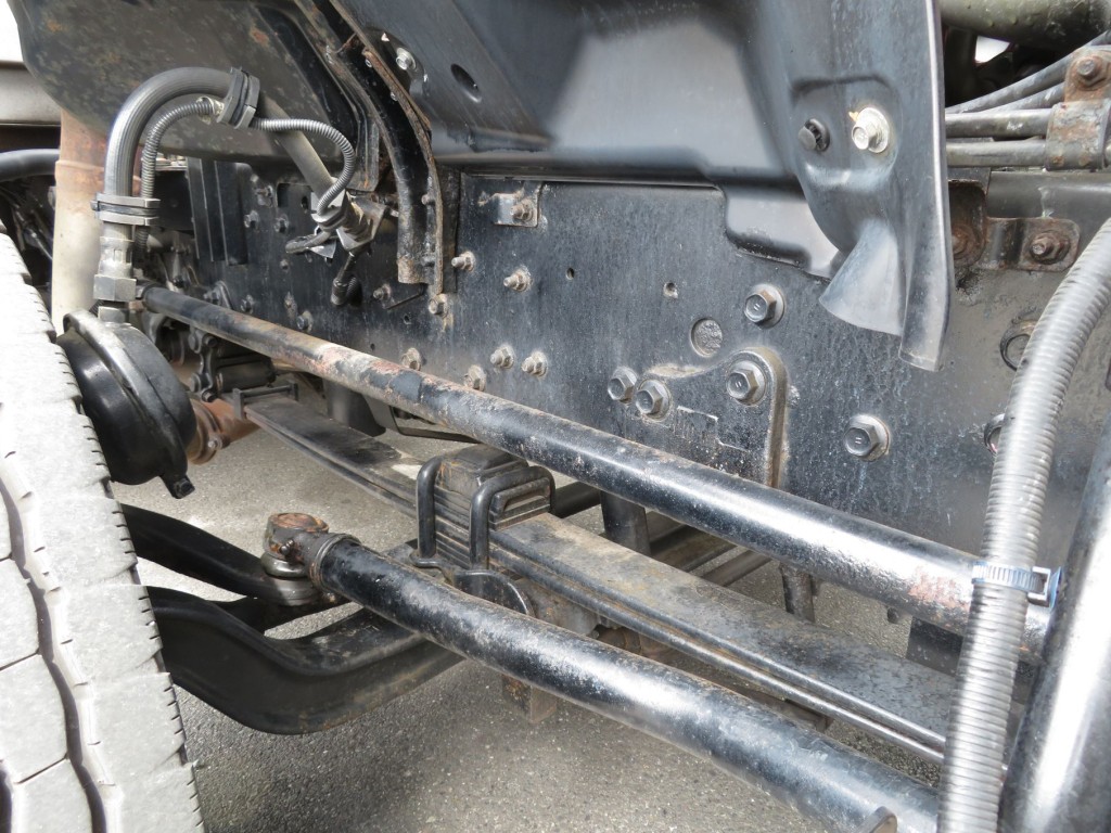 シャーシ(キャブ下付近運転席側)の状態です。|日野 プロフィア 2DG-FW1AHGの写真42