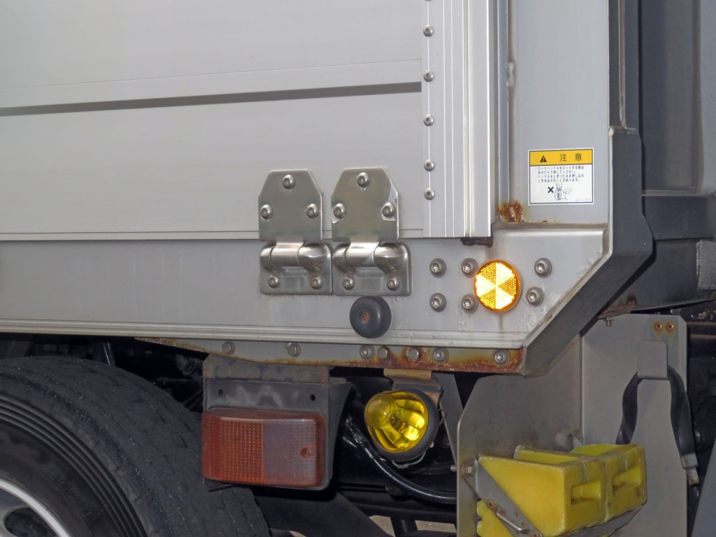 運転席側サイドレール下部にサビがあります。|日野 プロフィア 2DG-FW1AHGの写真45