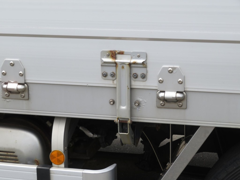 運転席側セイコーラック各所にサビがあります。|日野 プロフィア 2DG-FW1AHGの写真47