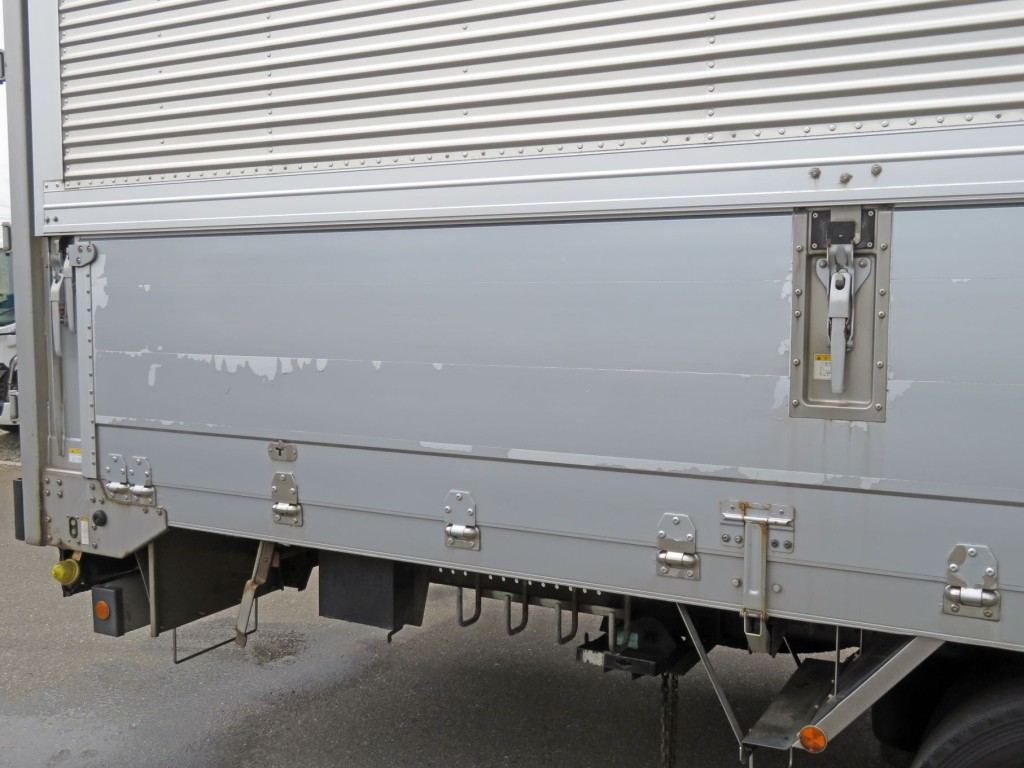 運転席側あおり後方に塗装剥がれ箇所があります。|日野 プロフィア 2DG-FW1AHGの写真49