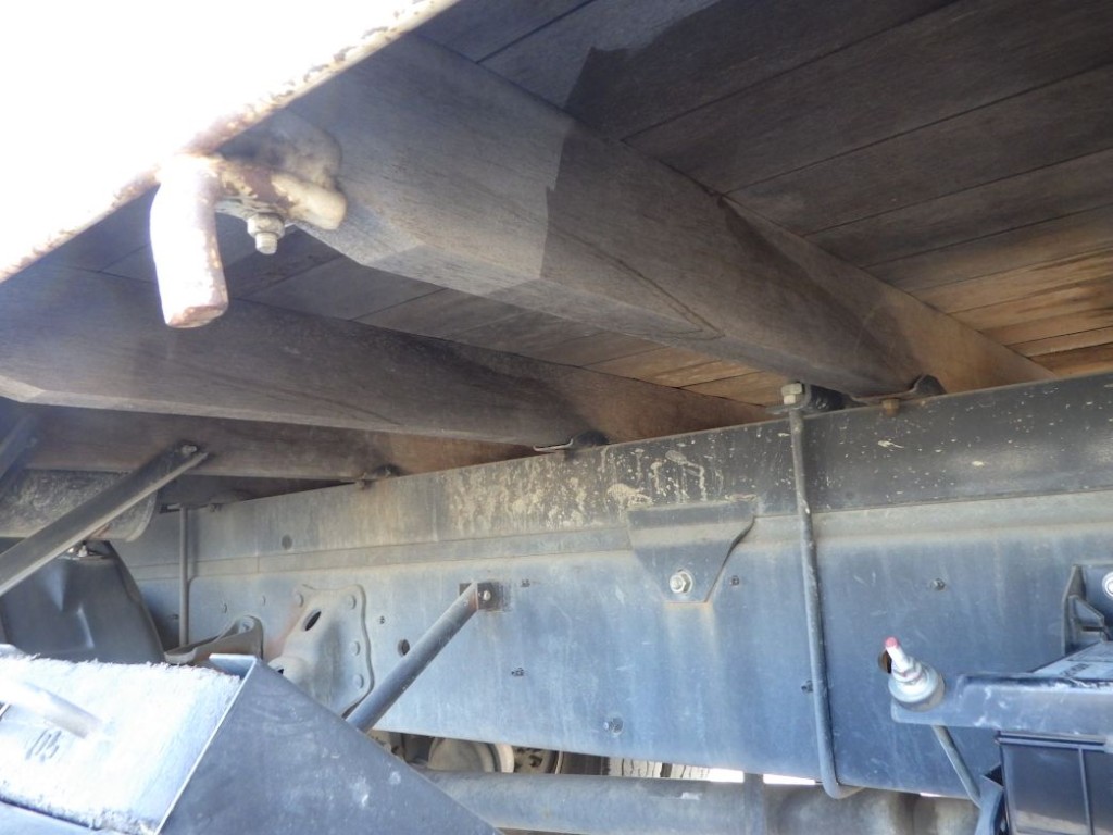 シャーシとネタの状態です。（縦は鉄・横ネタは木製です）|日野 レンジャー 2PG-FE2ABAの写真7