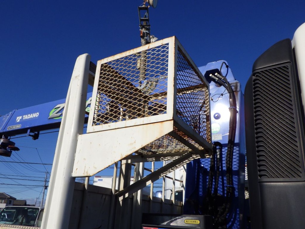 左右の物入にキズ・サビがあります。|日野 レンジャー 2PG-FE2ABAの写真29