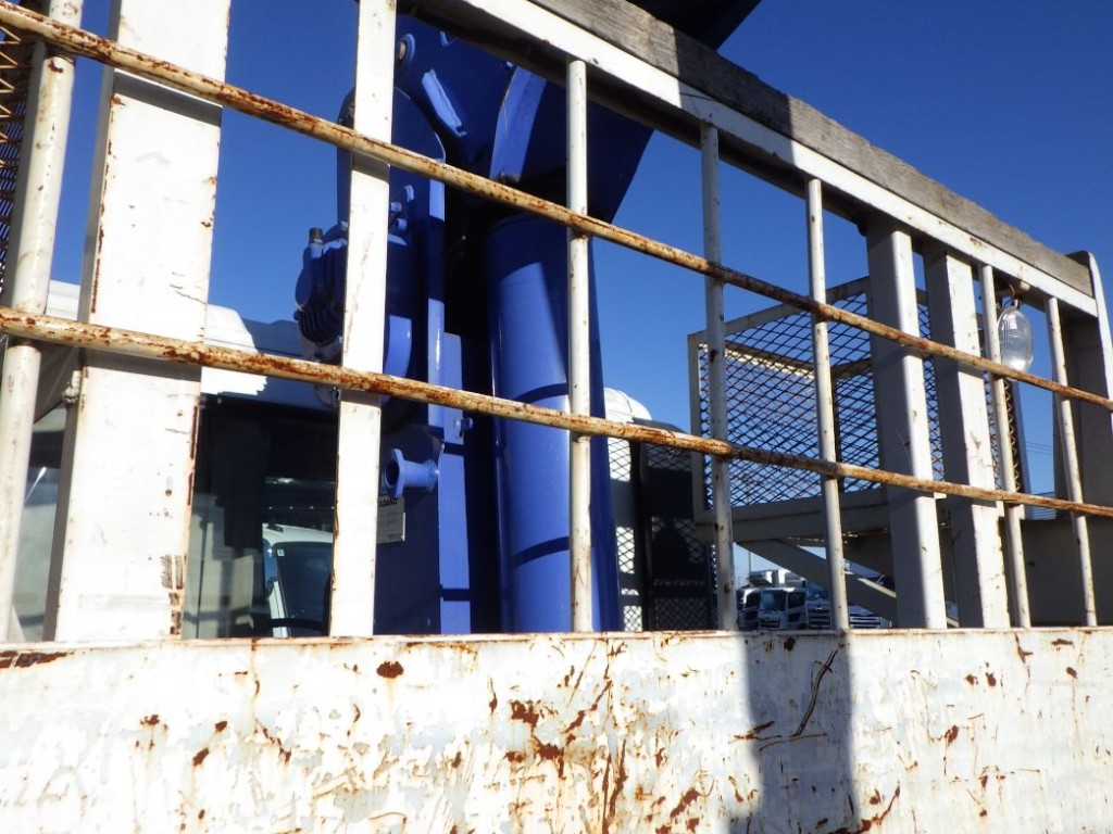 プロテクター裏側にキズ・サビ・ヘコミがあります。|日野 レンジャー 2PG-FE2ABAの写真37