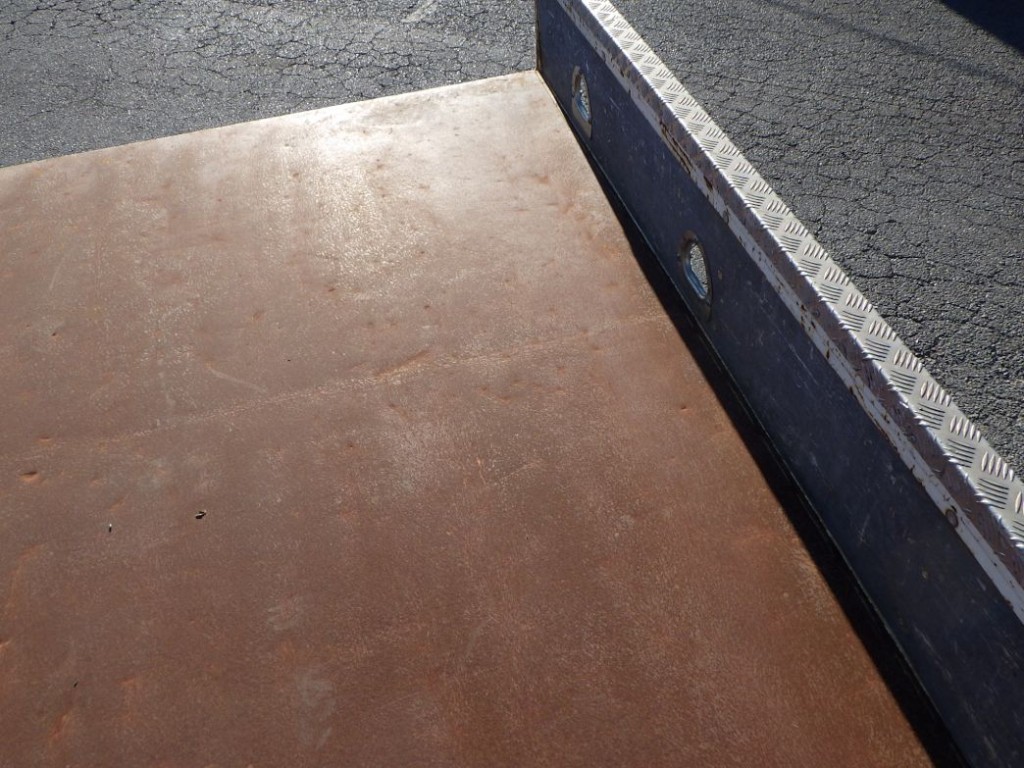 床鉄板にキズ・サビ・ヘコミがあります。|日野 レンジャー 2PG-FE2ABAの写真39