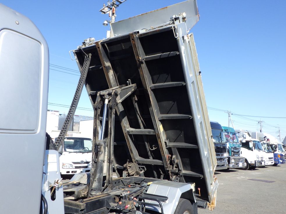 ボディー裏側の状態です。|日野 レンジャー BDG-FD7JDWA(2WD)の写真10