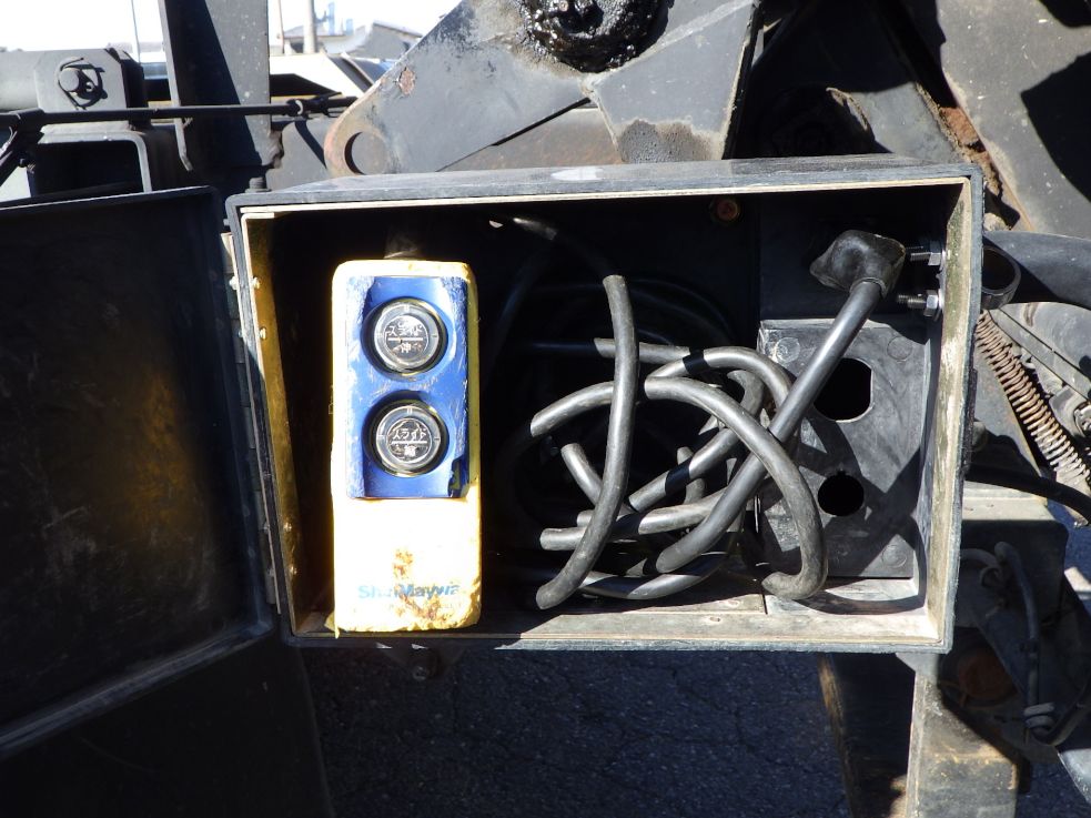 上物の操作スイッチです。|日野 レンジャー BDG-FD7JDWA(2WD)の写真14