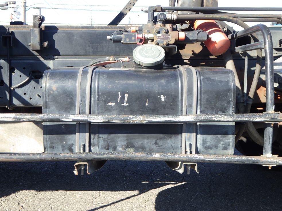 燃料タンクは１００Lです。|日野 レンジャー BDG-FD7JDWA(2WD)の写真17