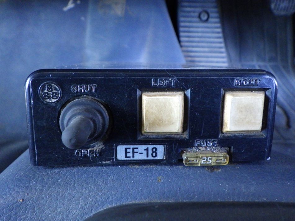 コボレーンの操作スイッチです。|日野 レンジャー BDG-FD7JDWA(2WD)の写真20