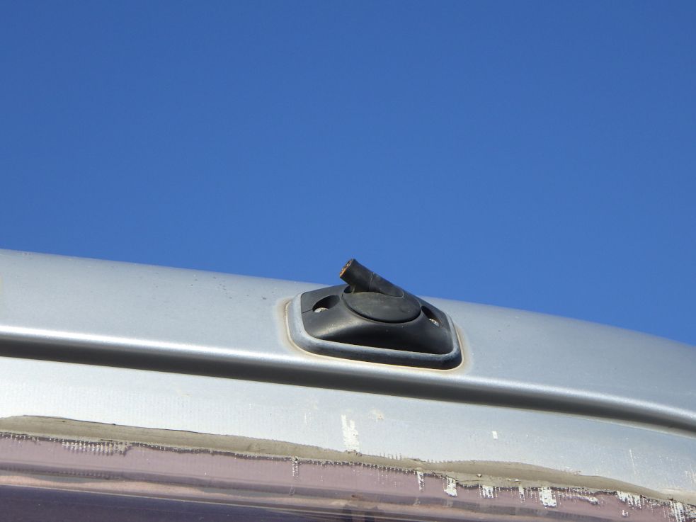 アンテナが欠損しています。|日野 レンジャー BDG-FD7JDWA(2WD)の写真26