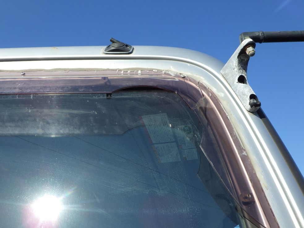 運転席側バイザーに割れがあります。|日野 レンジャー BDG-FD7JDWA(2WD)の写真27