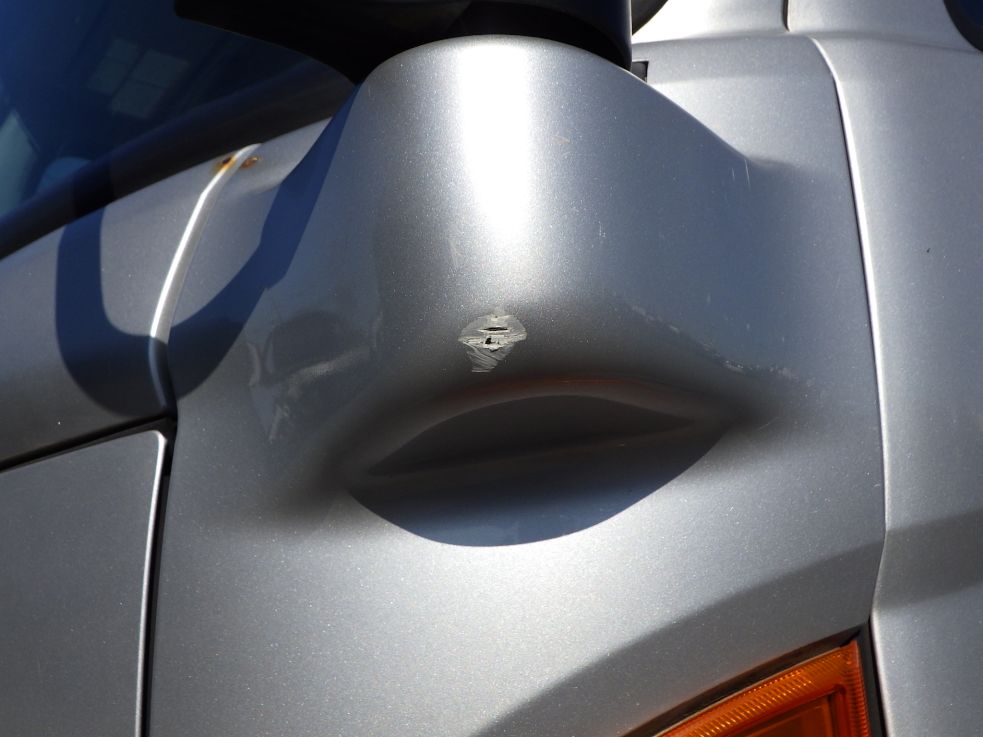 助手席側ミラーステーカバーにキズがあります。|日野 レンジャー BDG-FD7JDWA(2WD)の写真31