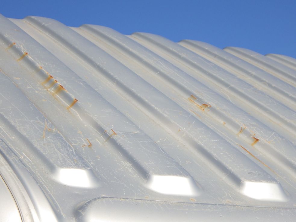 ルーフにキズ・サビ・ヘコミがあります。|日野 レンジャー BDG-FD7JDWA(2WD)の写真32