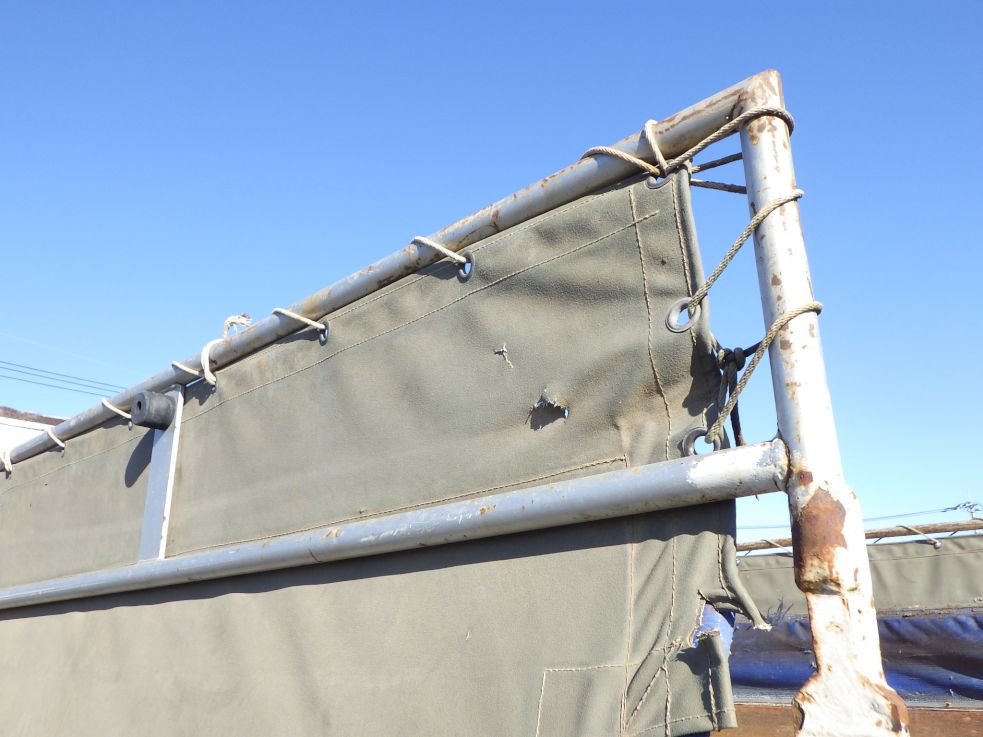 左右のシートアームにサビがあります。（シートに破れがあります）|日野 レンジャー BDG-FD7JDWA(2WD)の写真38