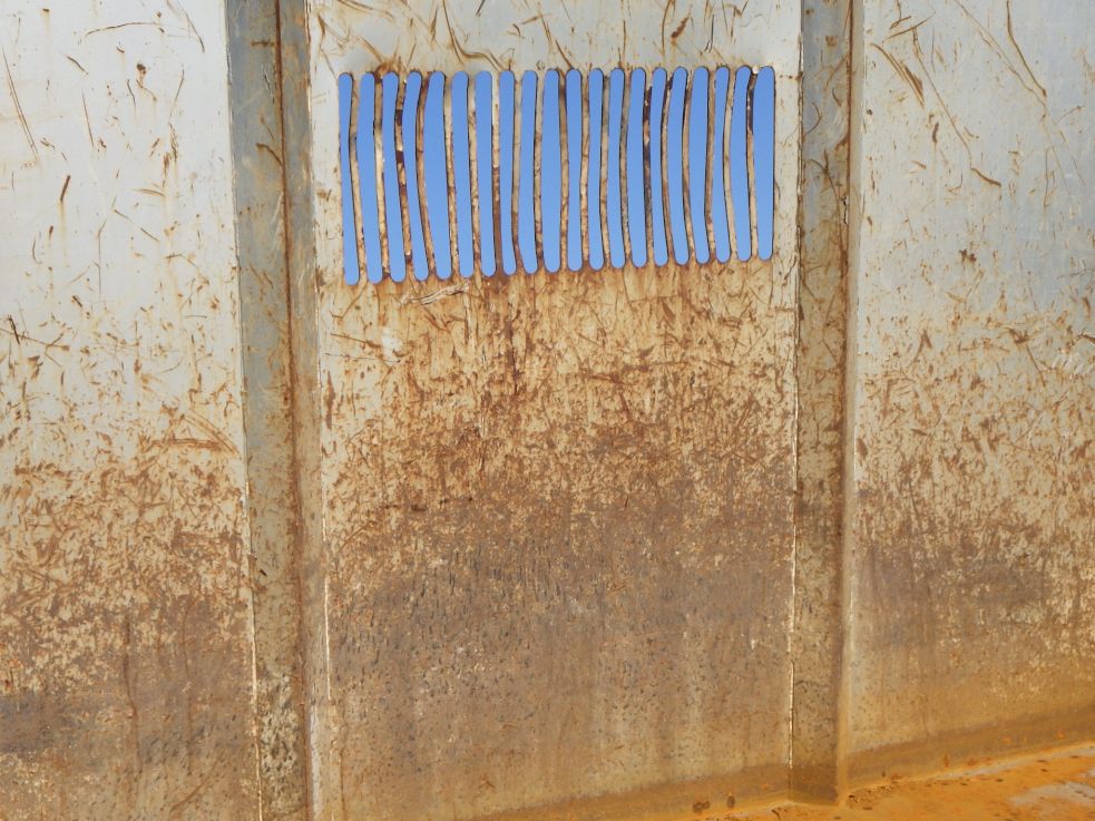 プロテクター裏側にキズ・サビ・ヘコミがあります。|日野 レンジャー BDG-FD7JDWA(2WD)の写真41