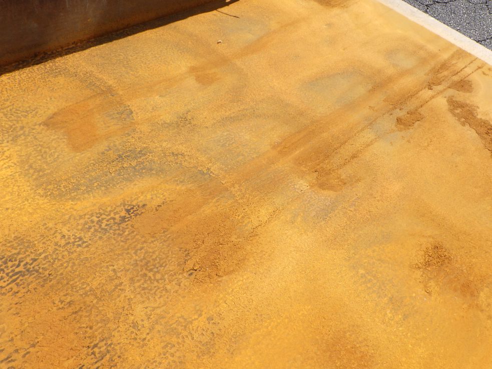 床鉄板にキズ・サビ・ヘコミがあります。|日野 レンジャー BDG-FD7JDWA(2WD)の写真42