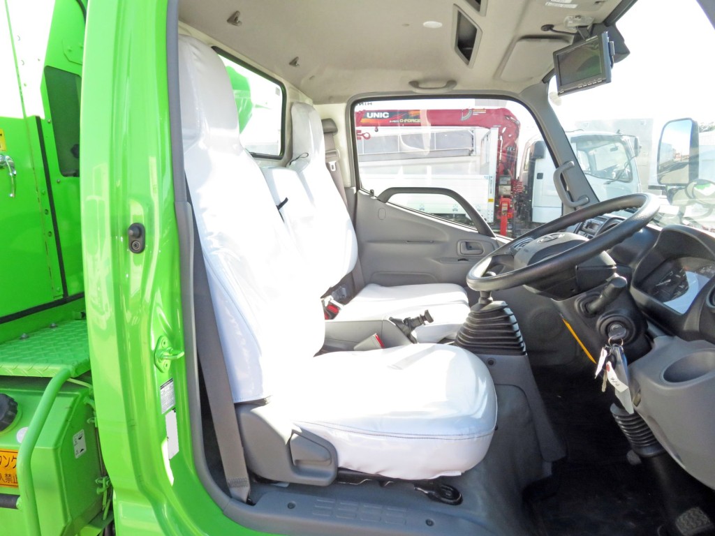 乗車定員は3名です。|日野 デュトロ 2RG-XZU605X(2WD)の写真6