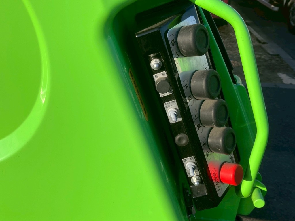 連続⇔単独切り替えスイッチ付きです。|日野 デュトロ 2RG-XZU605X(2WD)の写真15