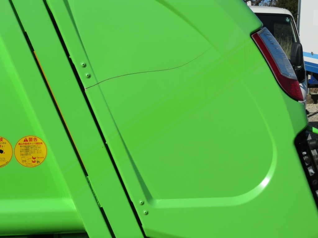 テールゲート側面にライン日焼け跡があります。|日野 デュトロ 2RG-XZU605X(2WD)の写真19