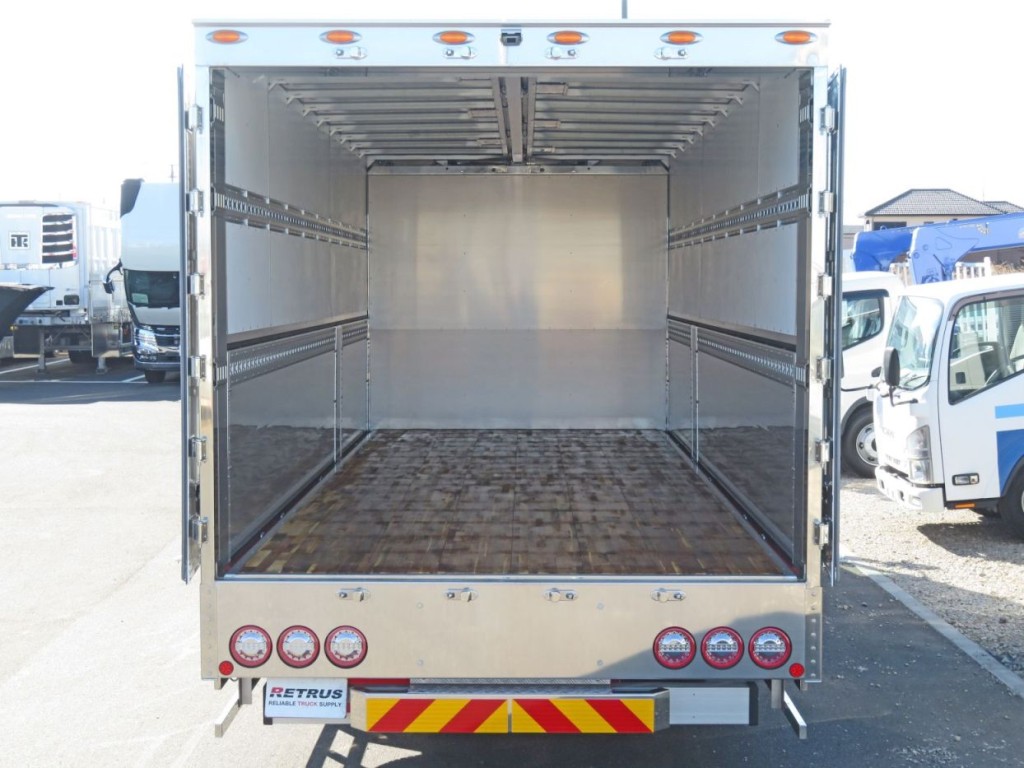 門口周りはステンレス製です。|日野 レンジャー 2KG-FD2ABG(2WD)の写真8