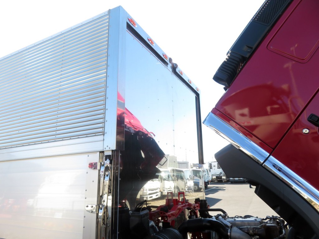 ウイング前方はステンレス張りです。|日野 レンジャー 2KG-FD2ABG(2WD)の写真14