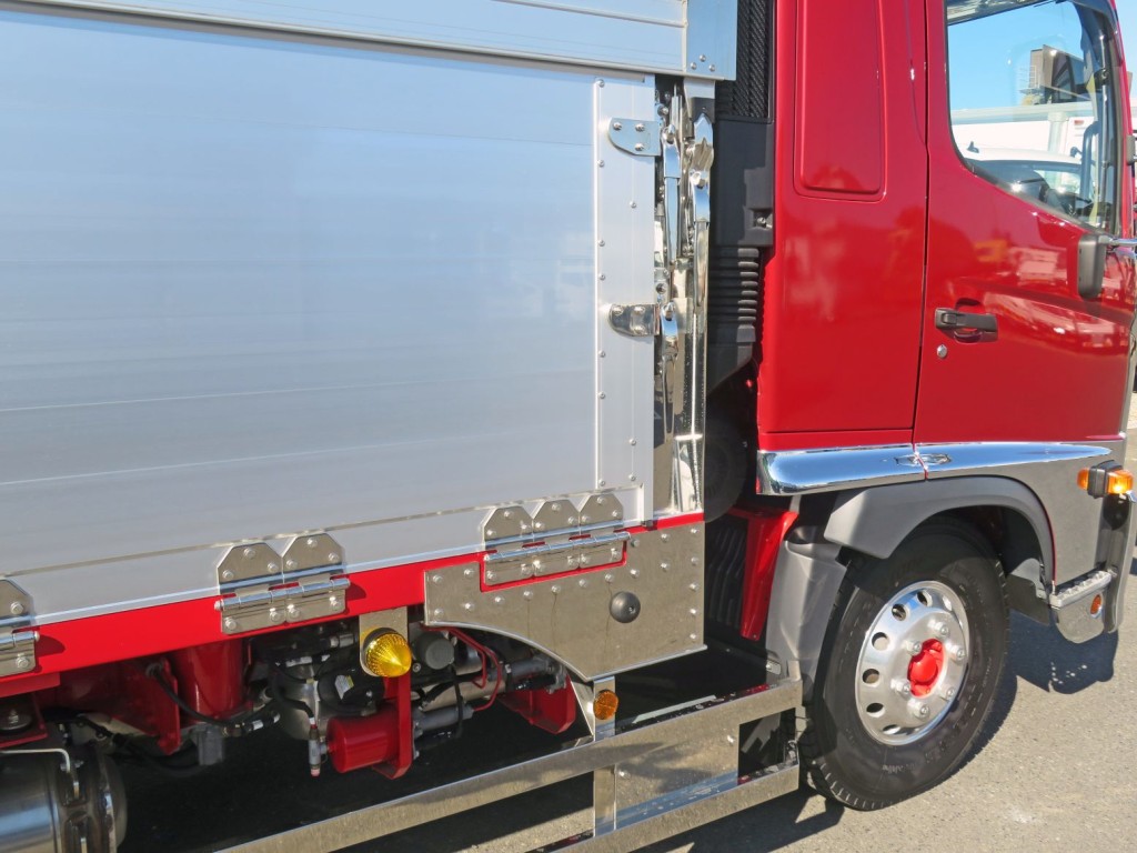 ウイングロック・あおりロック・丁番・サイドレール前方はステンレス製です。|日野 レンジャー 2KG-FD2ABG(2WD)の写真17