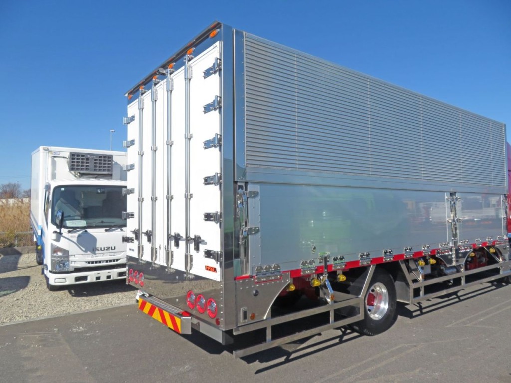 リア柱・ウイング後方はステンレス製です。|日野 レンジャー 2KG-FD2ABG(2WD)の写真21