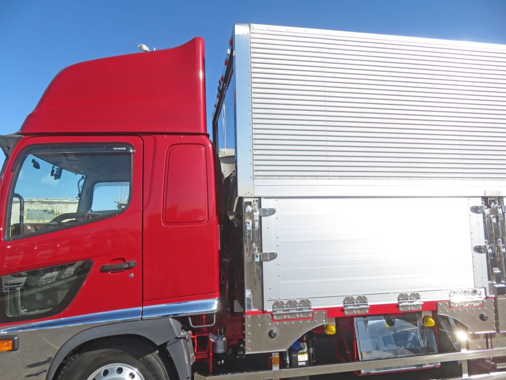 前柱・ウイング前方の枠はステンレス製です。|日野 レンジャー 2KG-FD2ABG(2WD)の写真30