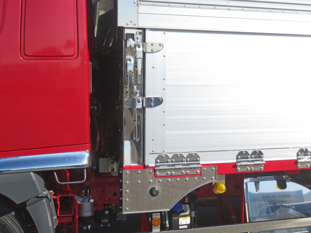 ウイングロック・あおりロック・丁番・サイドレール前方はステンレス製です。|日野 レンジャー 2KG-FD2ABG(2WD)の写真31