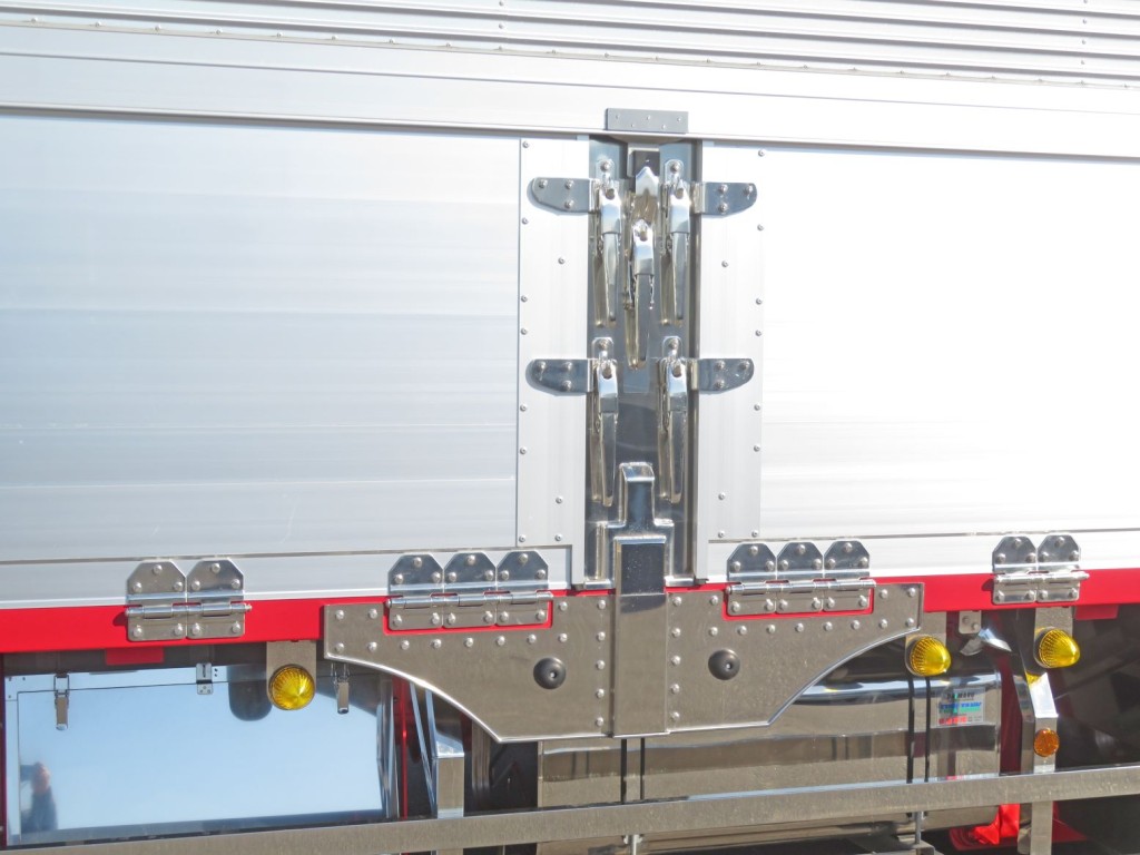 中柱・サイドレールはステンレス製です。|日野 レンジャー 2KG-FD2ABG(2WD)の写真32