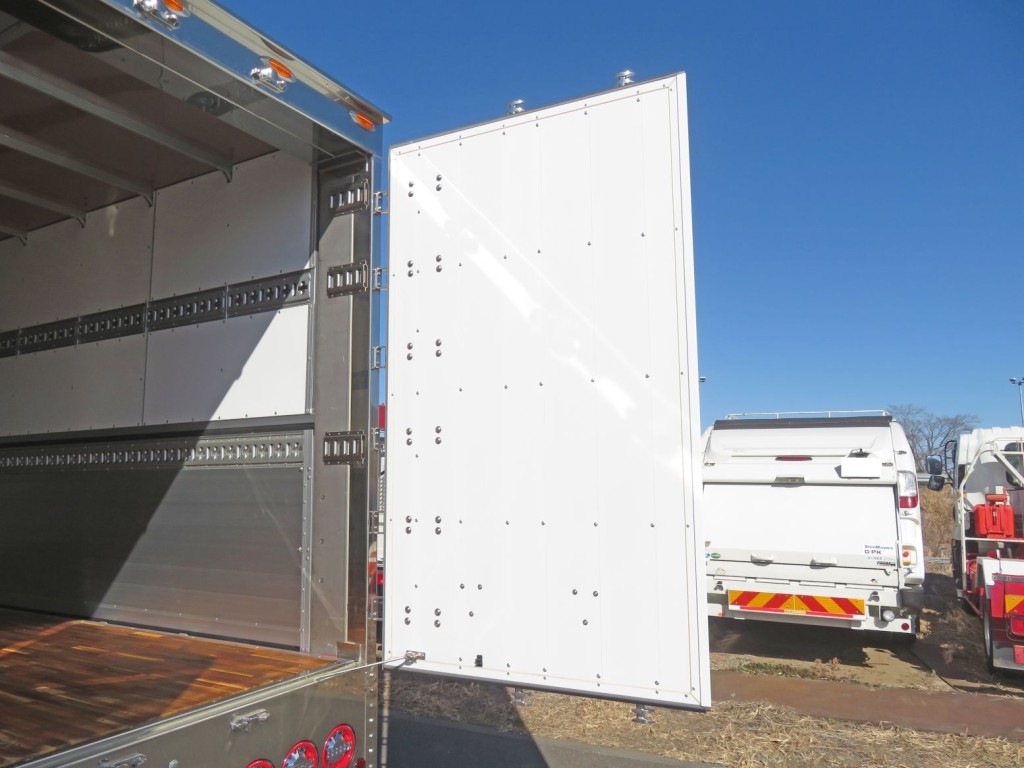 リア扉は90度ストッパー付きです。|日野 レンジャー 2KG-FD2ABG(2WD)の写真36