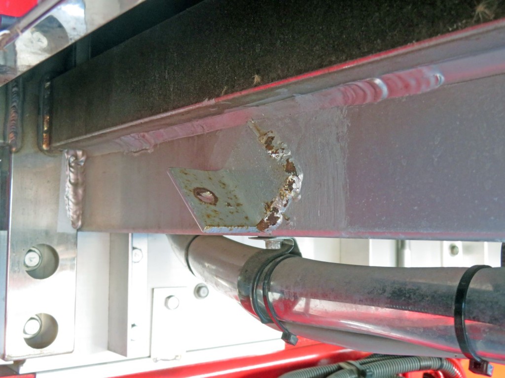 ステーが溶接されています。（サビがあります）|日野 レンジャー 2KG-FD2ABG(2WD)の写真43