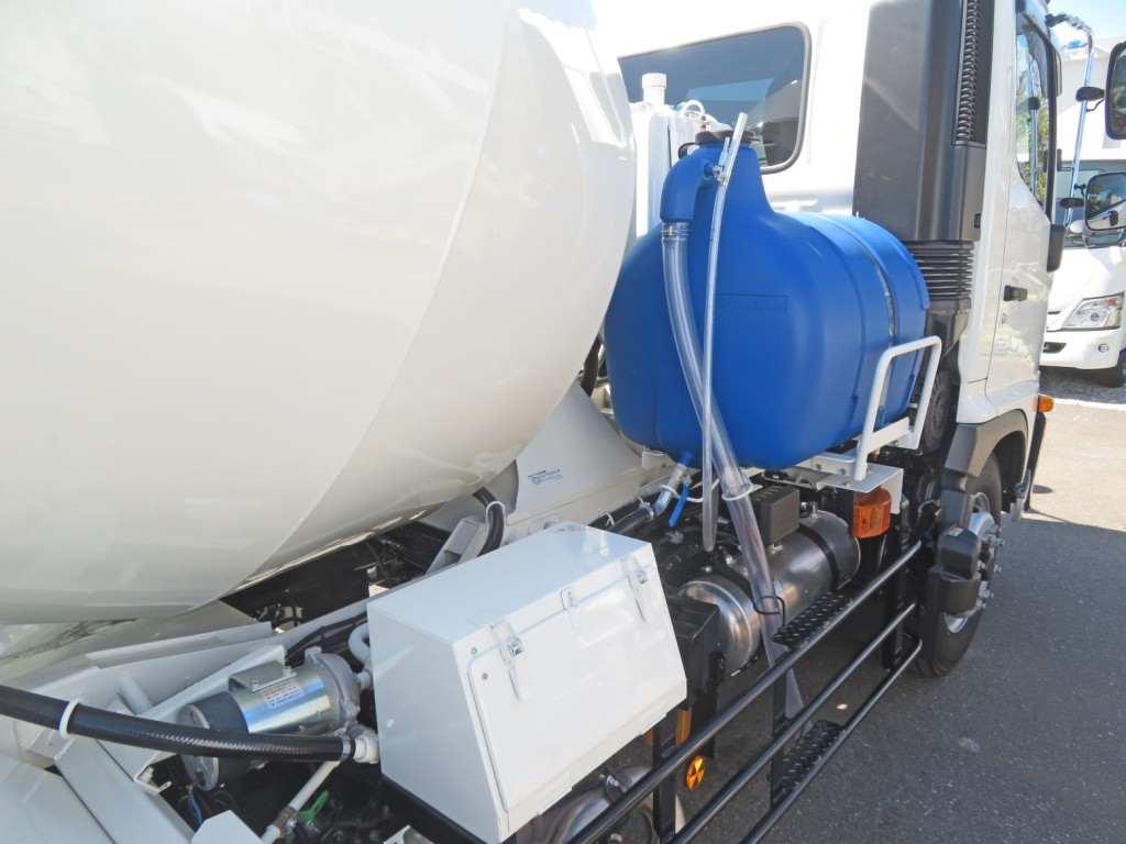 水タンクです。(左右に付いています)|日野 レンジャー 2KG-FJ2ACAの写真10
