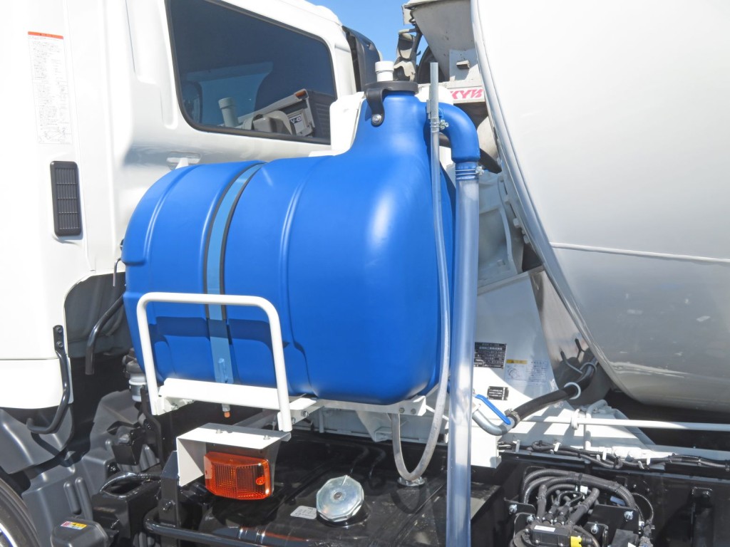 水タンクです。|日野 レンジャー 2KG-FJ2ACAの写真11