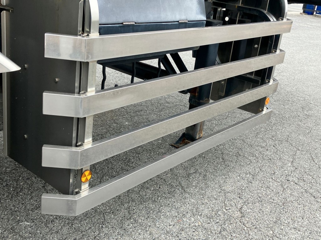 サイドバンパーステンレス製です。|コダイラ KFL32改の写真19