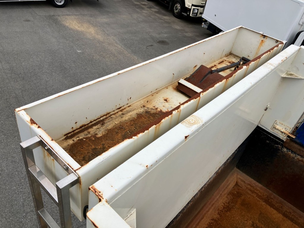 デッキ周りにサビがあります。|コダイラ KFL32改の写真33